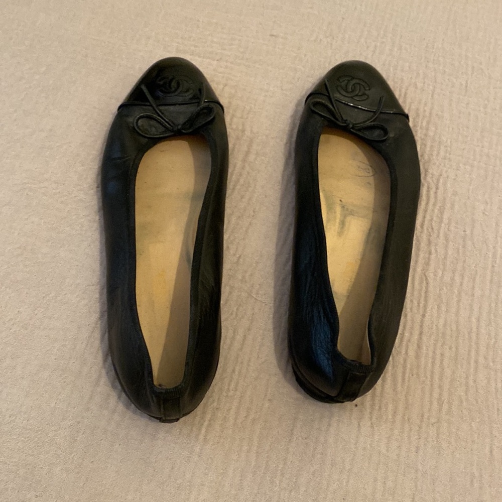 Chanel Black Leather Flats with Bow Detail. Size 41 1/2 - Picture 4 of 11